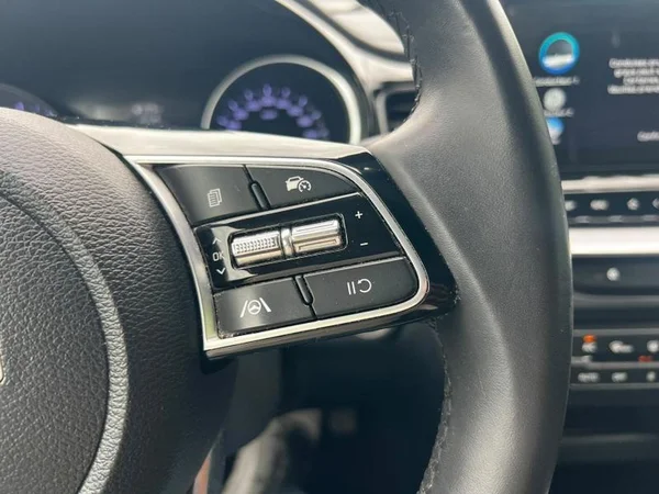 KIA XCeed (2023) — foto 8 van 27