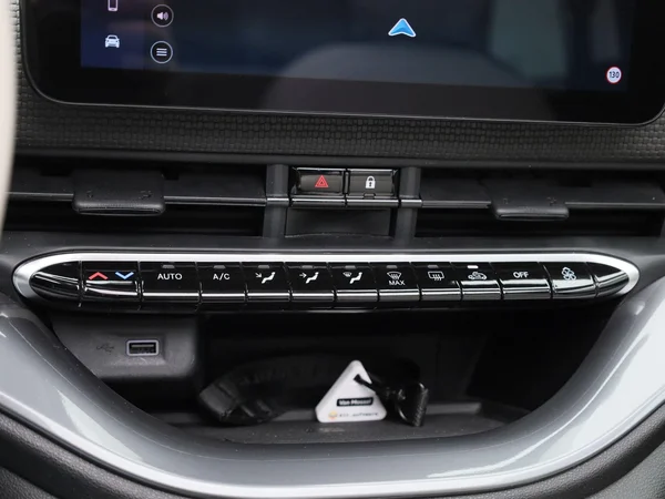 Fiat 500C (2023) — foto 11 van 40