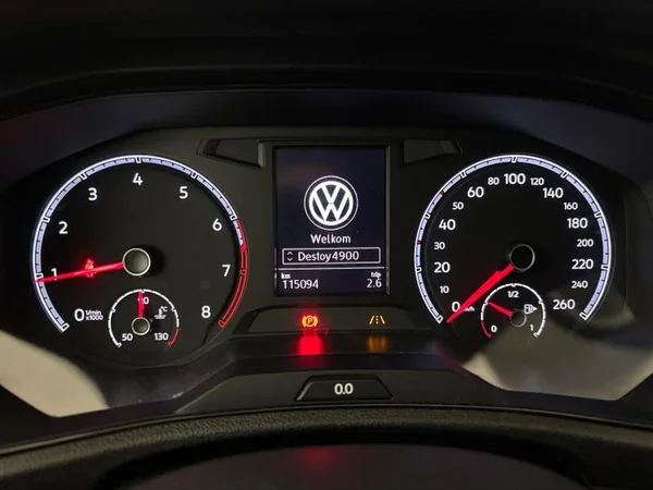 VOLKSWAGEN T-Roc (2019) — foto 6 van 17
