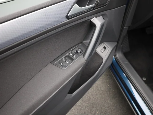VOLKSWAGEN Tiguan (2022) — foto 13 van 21
