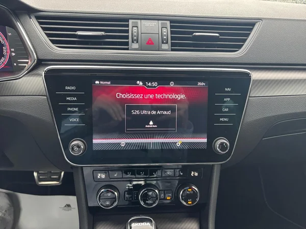 SKODA Superb (2024) — foto 19 van 21