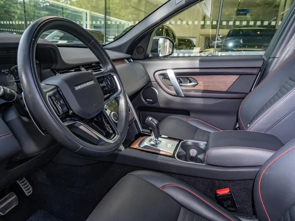 Land Rover Discovery Sport (2023) — foto 29 van 30