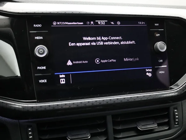 VOLKSWAGEN T-Cross (2021) — foto 2 van 19