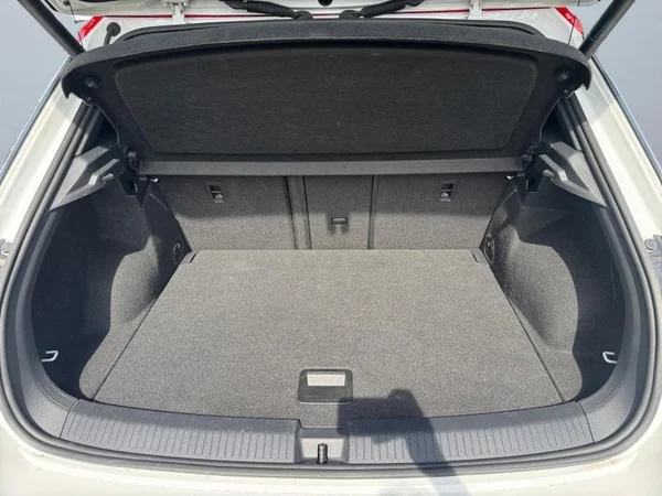VOLKSWAGEN T-Roc (2018) — foto 20 van 31