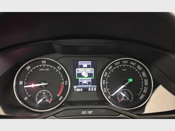 Skoda Superb Combi (2019) — foto 4 van 15