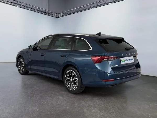 SKODA Octavia Combi (2023) — foto 15 van 17