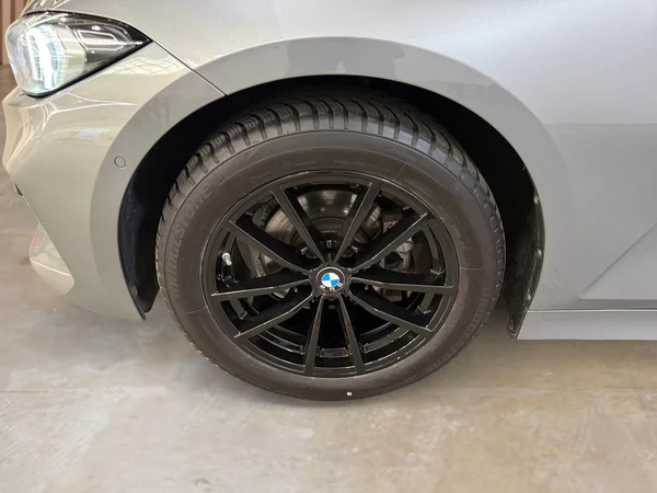 BMW 318 (2022) — foto 3 van 30
