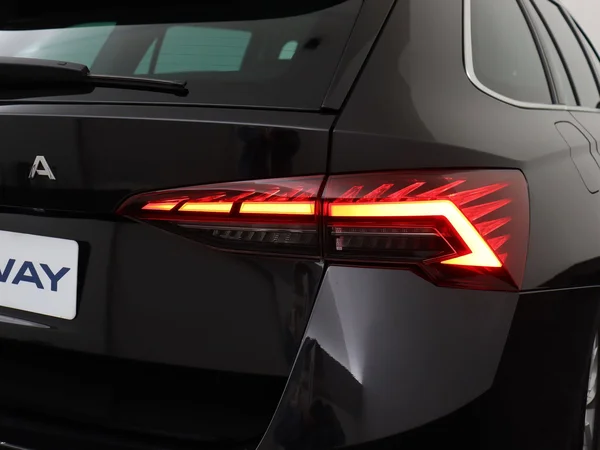 SKODA Octavia Combi (2024) — foto 8 van 19