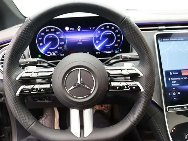 Mercedes-Benz EQE (2025) — foto 5 van 24