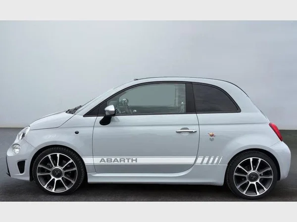 Abarth 595C (2021) — foto 13 van 19