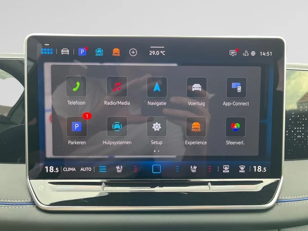 VOLKSWAGEN Tiguan (2025) — foto 3 van 22