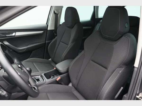 SKODA Karoq (2022) — foto 19 van 26
