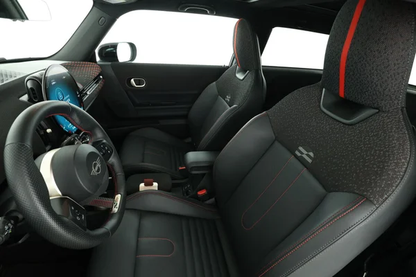 MINI MINI (2024) — foto 16 van 16