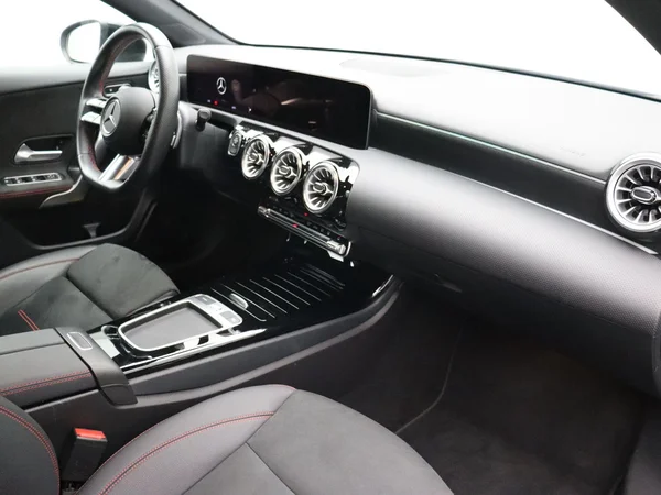 Mercedes-Benz A-Klasse (2024) — foto 14 van 24