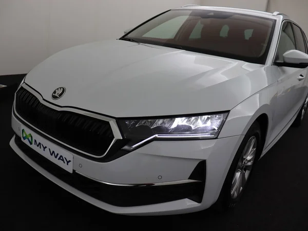 SKODA Octavia Combi (2024) — foto 9 van 19
