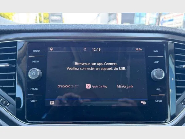 Volkswagen T-Roc (2019) — foto 14 van 28