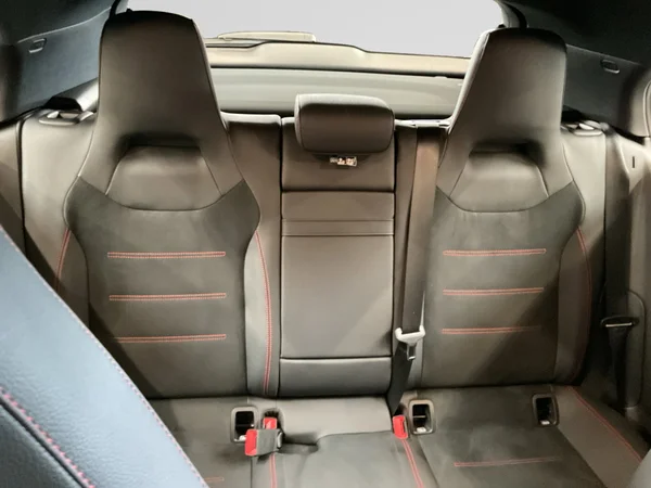 MERCEDES-BENZ A 200 (2024) — foto 6 van 22