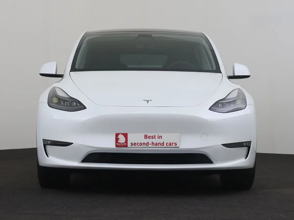 TESLA Model Y (2024) — foto 28 van 30