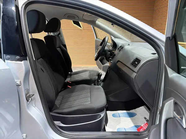 Volkswagen Polo (2016) — foto 7 van 22
