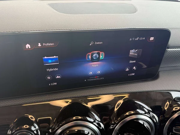 Mercedes-Benz CLA (2023) — foto 7 van 21