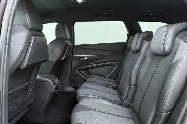 Peugeot 5008 (2018) — foto 19 van 20