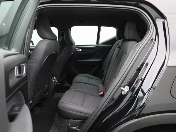 Volvo XC40 (2023) — foto 2 van 41
