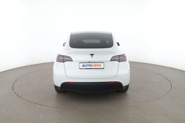 Tesla Model Y (2022) — foto 11 van 16