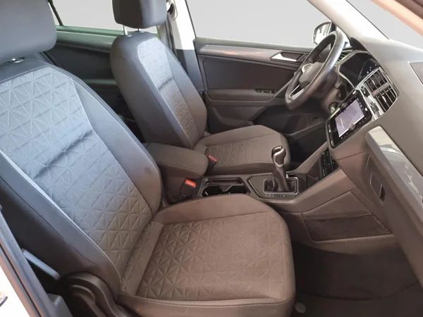 VOLKSWAGEN Tiguan (2022) — foto 8 van 22