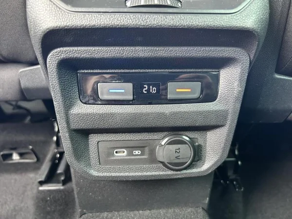 VOLKSWAGEN Tiguan (2021) — foto 24 van 32