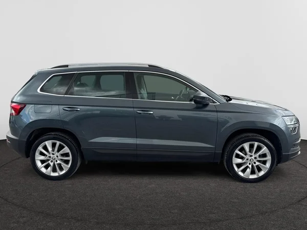 SKODA Karoq (2018) — foto 2 van 15