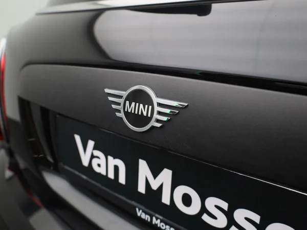 MINI One (2022) — foto 17 van 31