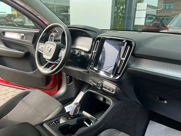 Volvo Xc40 (2018) — foto 17 van 17