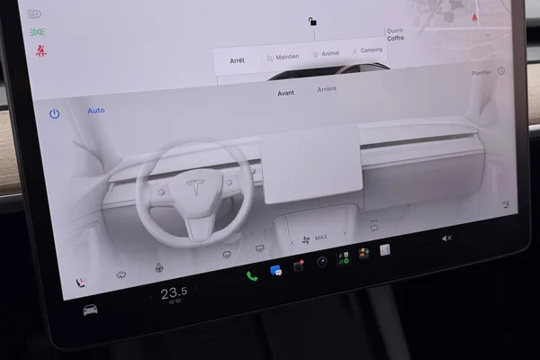 Tesla Model 3 (2023) — foto 2 van 40