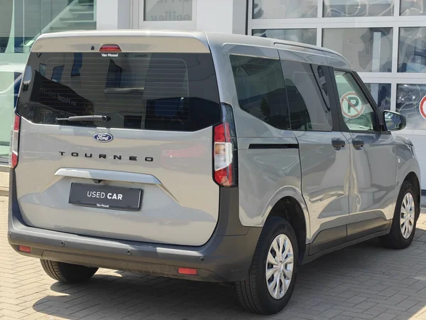 Ford Tourneo Courier (2025) — foto 14 van 18