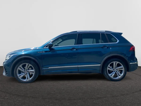 VOLKSWAGEN Tiguan (2023) — foto 12 van 19