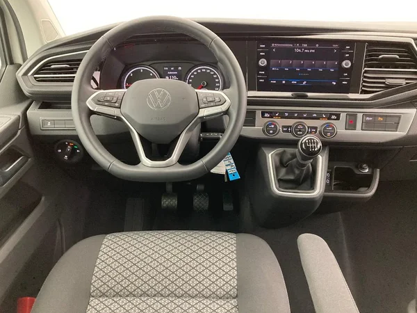 VOLKSWAGEN Multivan T6.1 (2022) — foto 6 van 26