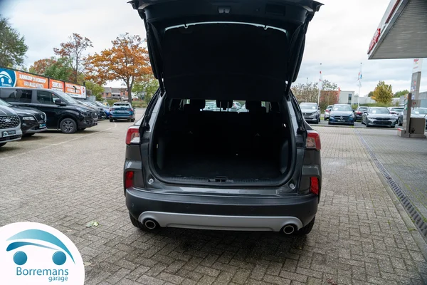 Ford Kuga (2022) — foto 17 van 33