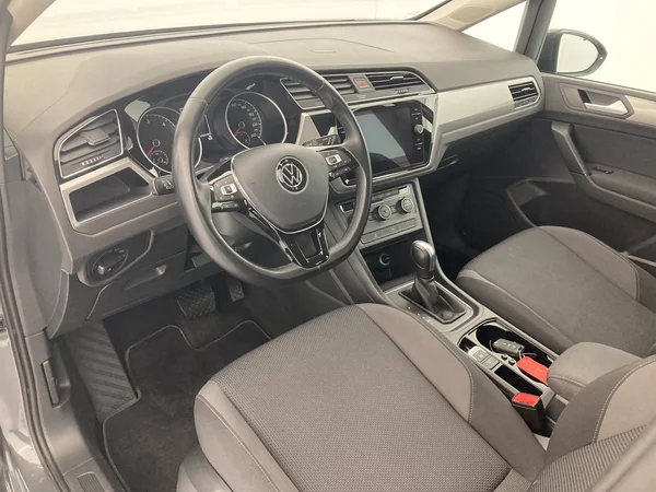 VOLKSWAGEN Touran (2020) — foto 9 van 23