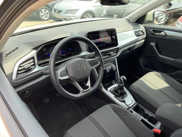 VOLKSWAGEN T-Roc (2023) — foto 19 van 20