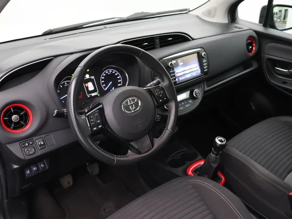 Toyota Yaris (2017) — foto 2 van 26