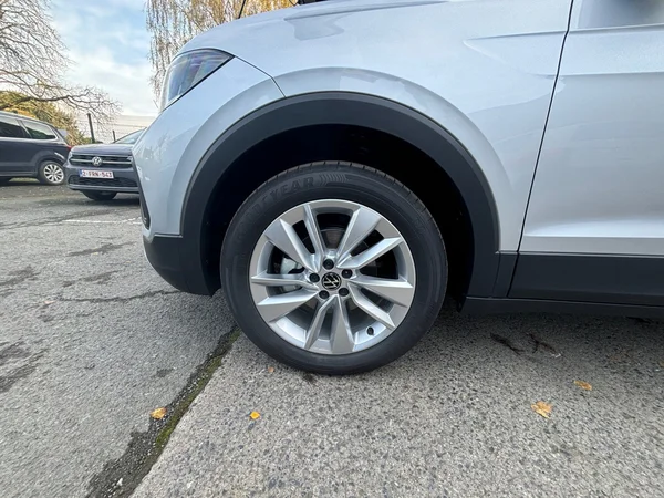 VOLKSWAGEN T-Cross (2024) — foto 14 van 18