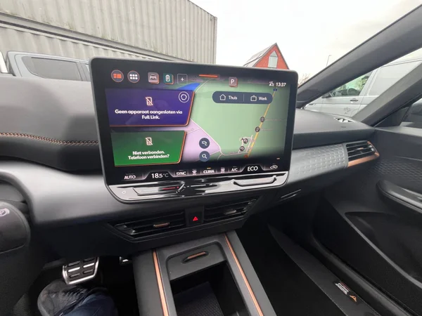 CUPRA Born (2025) — foto 14 van 24