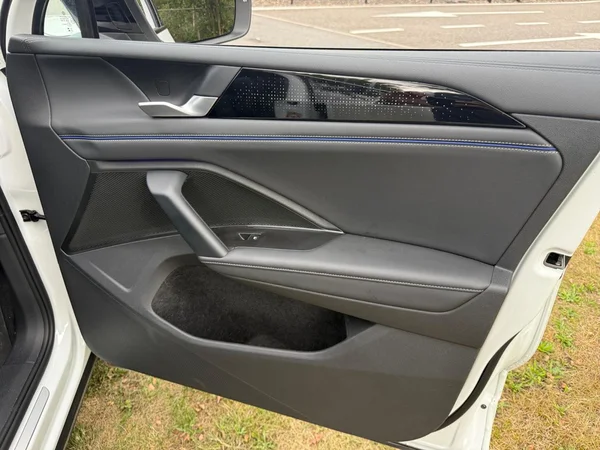 VOLKSWAGEN Tiguan eHybrid (PHEV) (2025) — foto 9 van 24