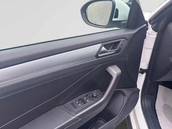 VOLKSWAGEN T-Roc Cabriolet (2023) — foto 10 van 22
