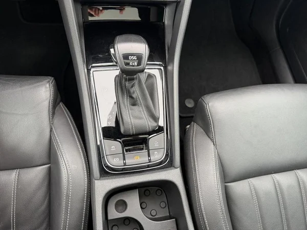 SKODA Karoq Dsl (2022) — foto 16 van 32