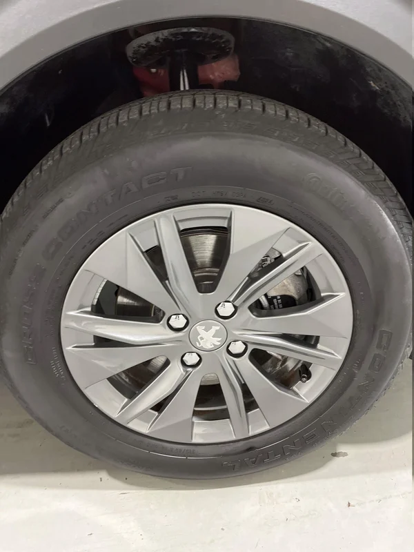 Peugeot E-2008 (2022) — foto 36 van 56