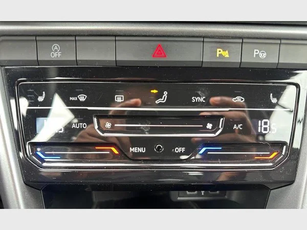 Volkswagen T-Roc Cabriolet (2023) — foto 10 van 18