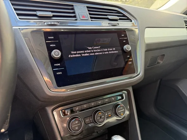 VOLKSWAGEN Tiguan (2018) — foto 3 van 18