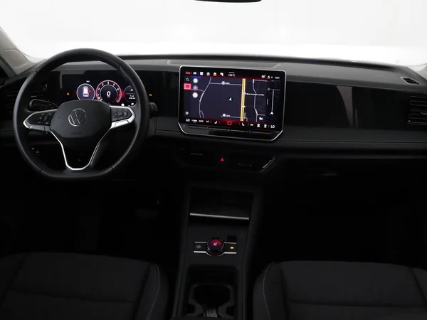 VOLKSWAGEN Tiguan (2025) — foto 16 van 18