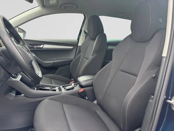 SKODA Karoq (2024) — foto 18 van 18